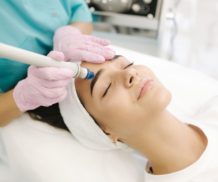 Diamant Microdermabrasion - apparative Gesichtspflege