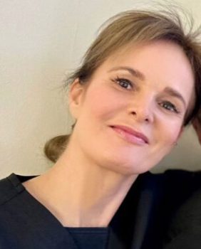 Stefanie Richter - Beautyscout - Portait mit entspanntem Lächeln